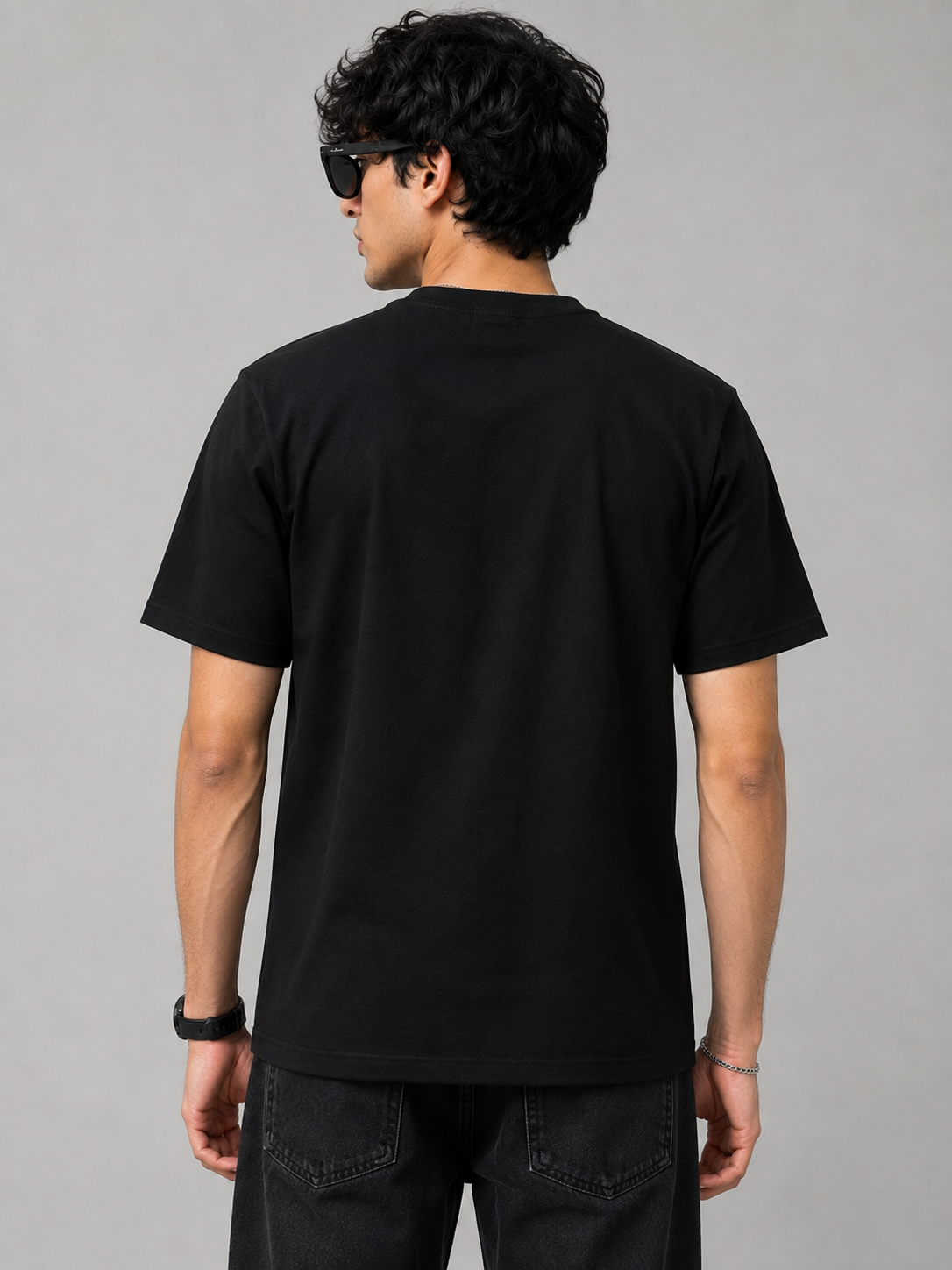 ESSENTIAL BLACK TEE